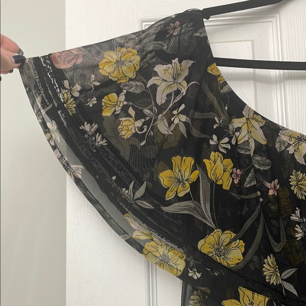 1X Flowy Floral Off the Shoulder Black Top - Picture 6 of 7